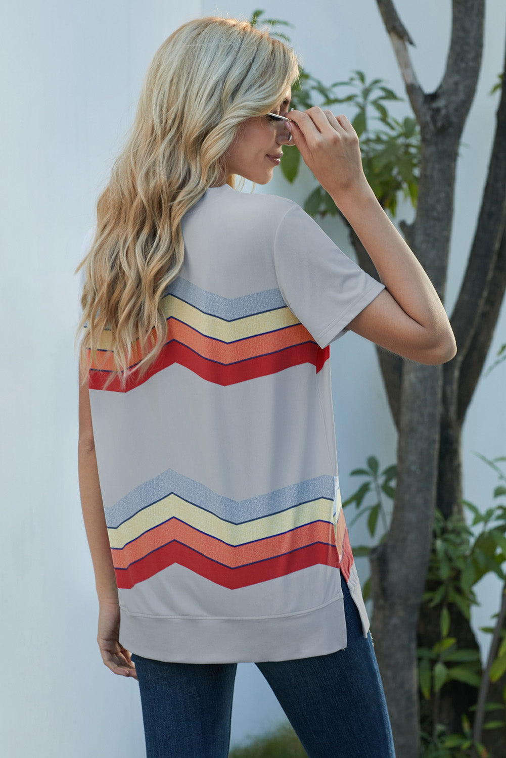 Colorful Wavy Stripes Print Short Sleeve Tee